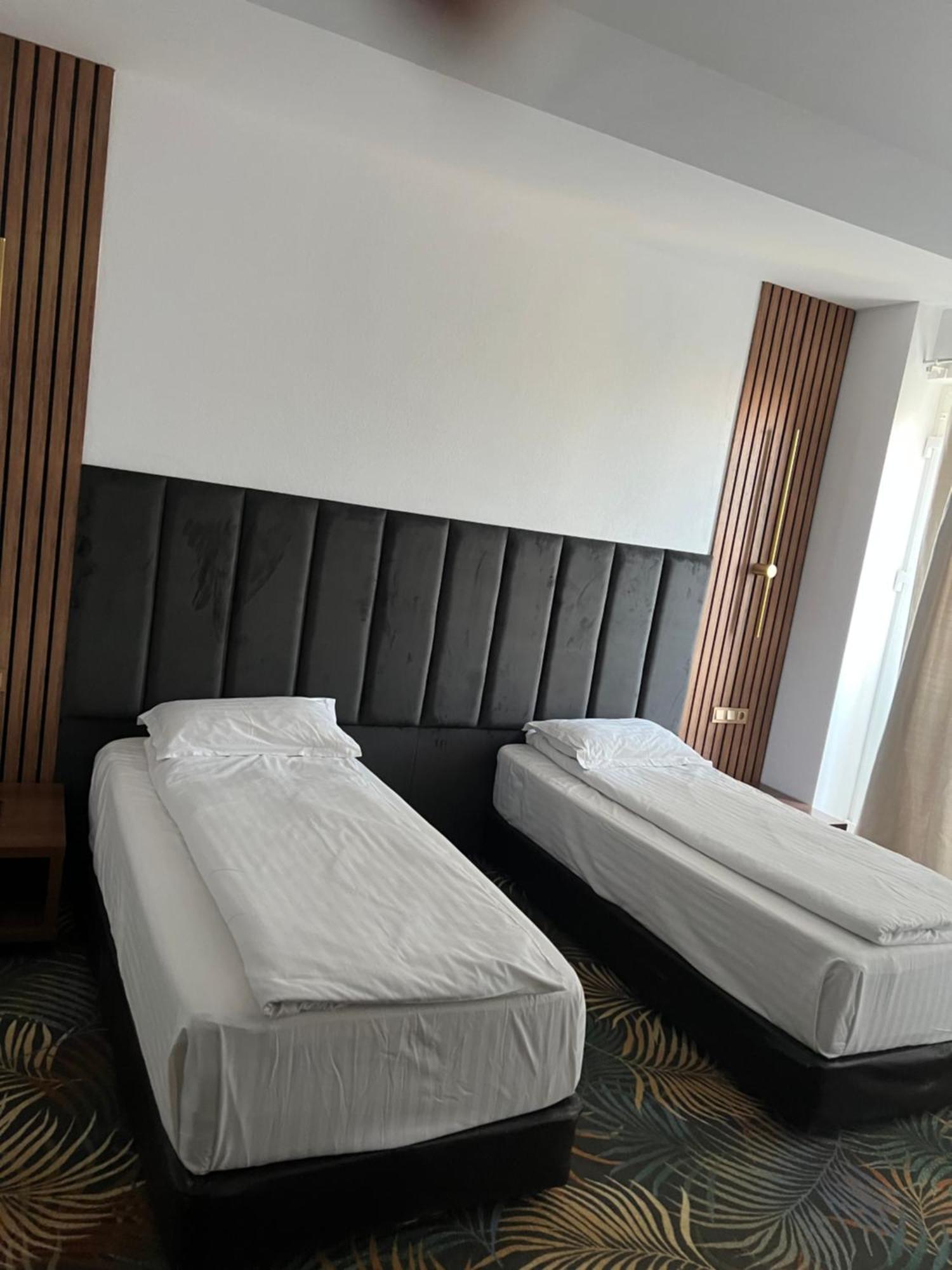 Hotel Sydney Craiova Exterior foto